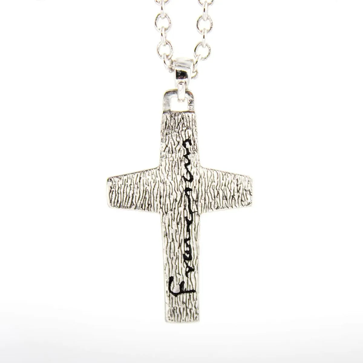 La cruz que miles ya llevan cerca del corazón.